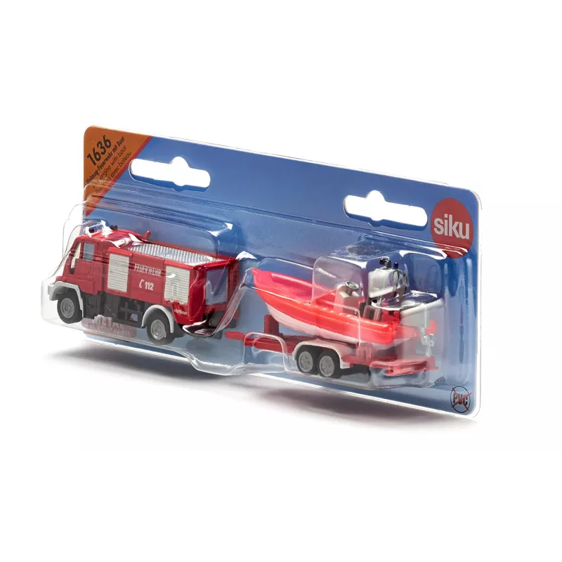 Unimog del coche de bomberos con el barco