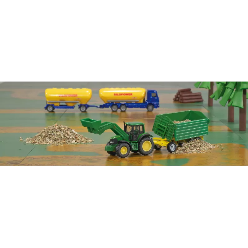 Tractor John Deere con remolque