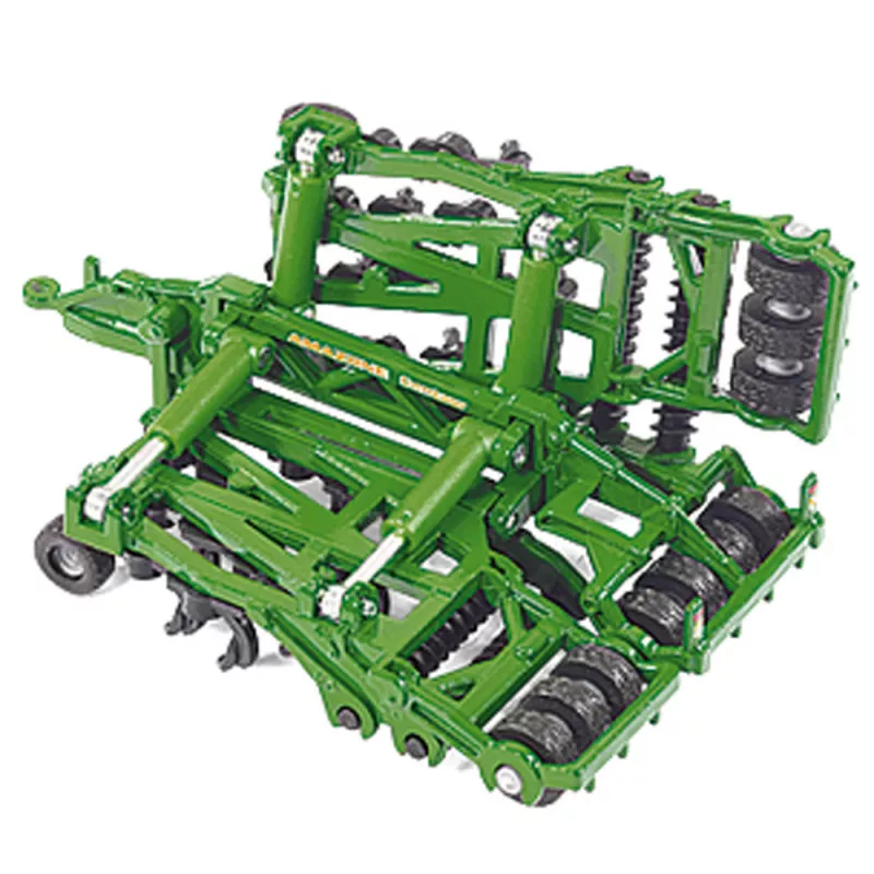 Tractor John Deere con cutivador amazone