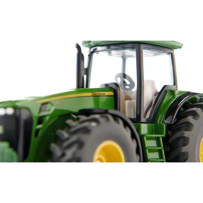 Tractor John Deere con remolque
