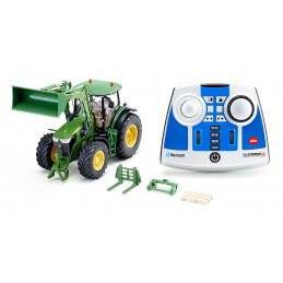 John Deere 7310R con cargador frontal y control remoto