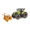 Claas Axion 950 con cadenas de nieve y pala quitanieves