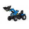 New Holland T7 con pala de pedales
