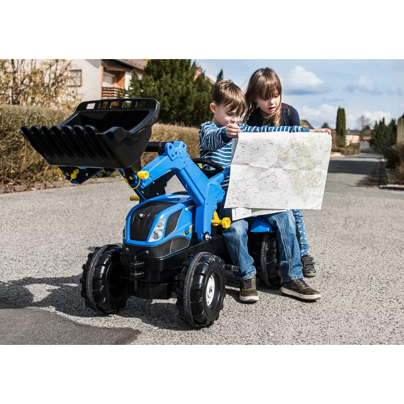 New Holland T7 con pala de pedales