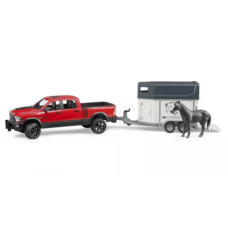 RAM 2500 Power Wagon con remolque equino y caballo