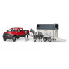 RAM 2500 Power Wagon con remolque equino y caballo