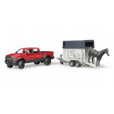 RAM 2500 Power Wagon con remolque equino y caballo