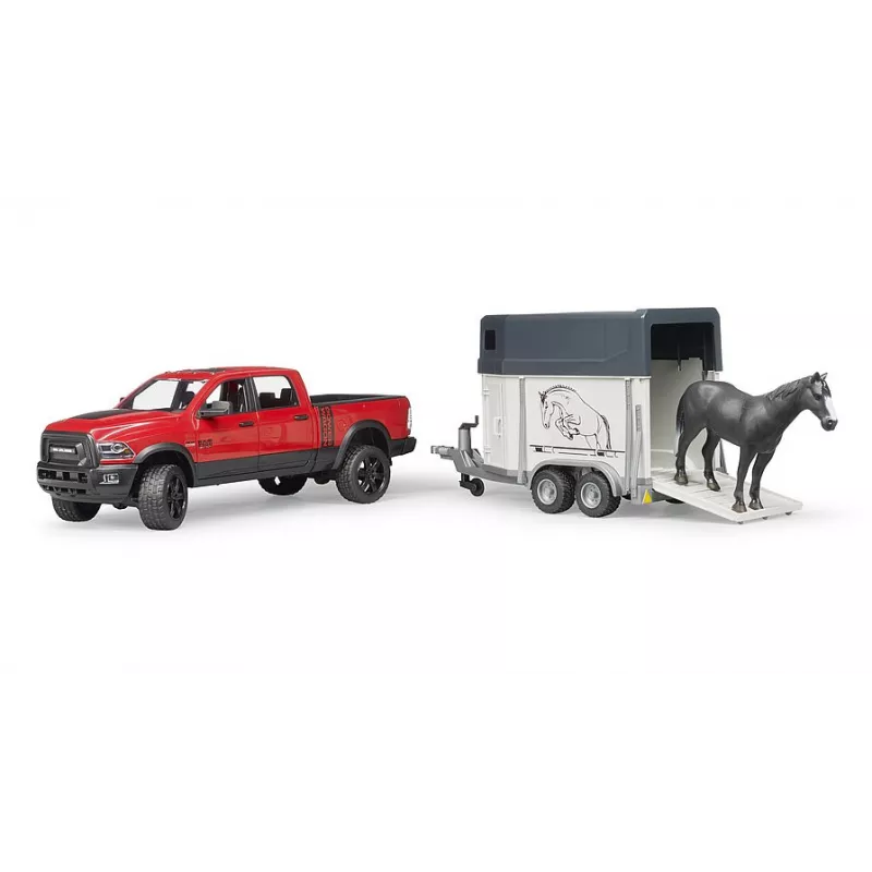 RAM 2500 Power Wagon con remolque equino y caballo