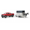 RAM 2500 Power Wagon con remolque equino y caballo