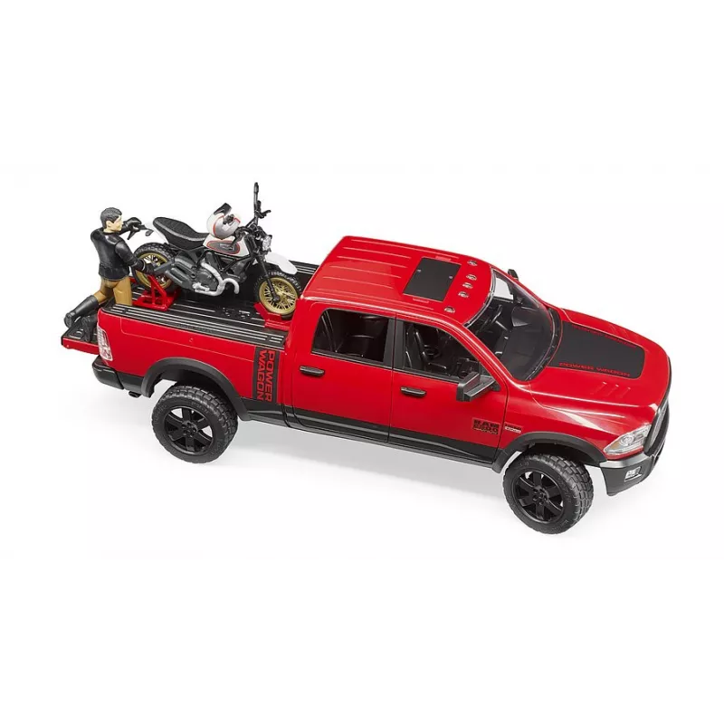 RAM 2500 Power Wagon con moto Ducati Desert Sled y piloto