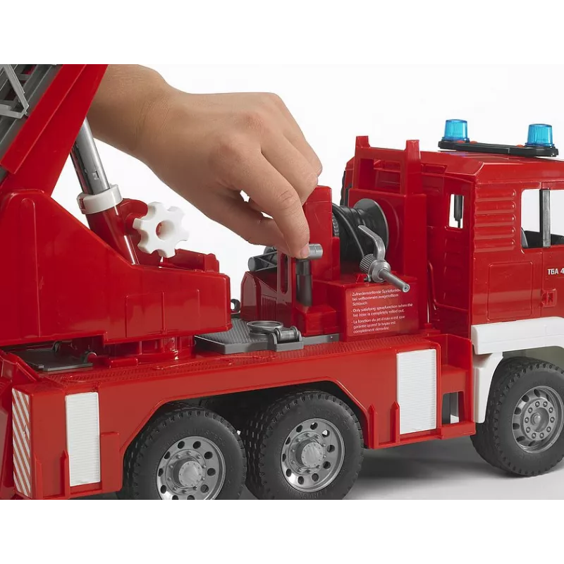 Camion Bomberos MAN con escalera y luz sonido - escala 1:16