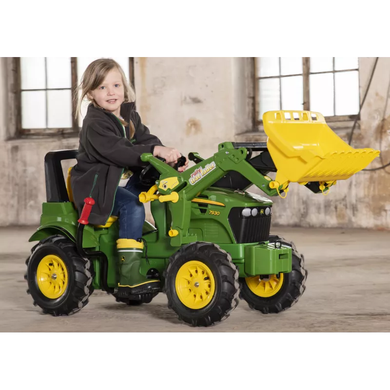 Tractor John Deere con pala ruedas neumaticas y marchas a pedales