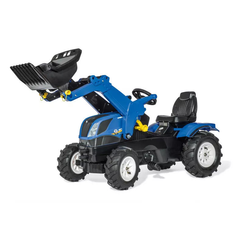 New Holland T7 con pala de pedales y ruedas neumaticas
