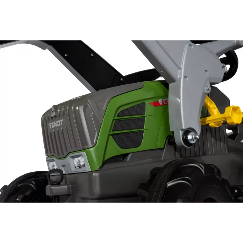 Tractor Fendt 211 Vario con pala a pedales