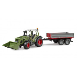 Fendt Vario 211 con cargador y remolque