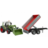 Fendt Vario 211 con cargador y remolque