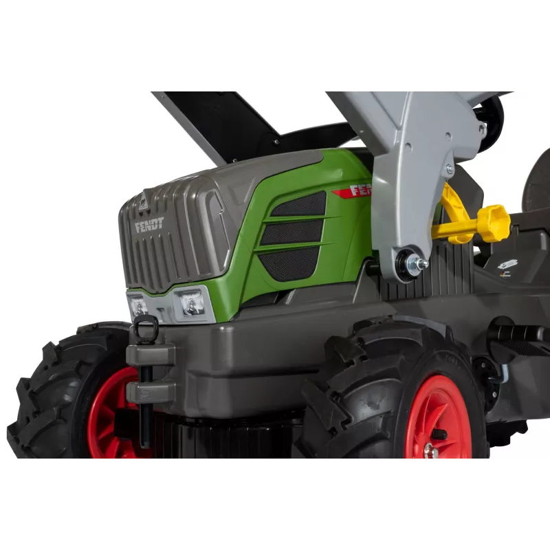 Tractor Fendt 211 Vario con pala a pedales
