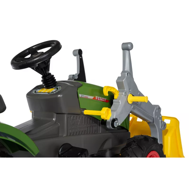 Tractor Fendt 211 Vario con pala a pedales