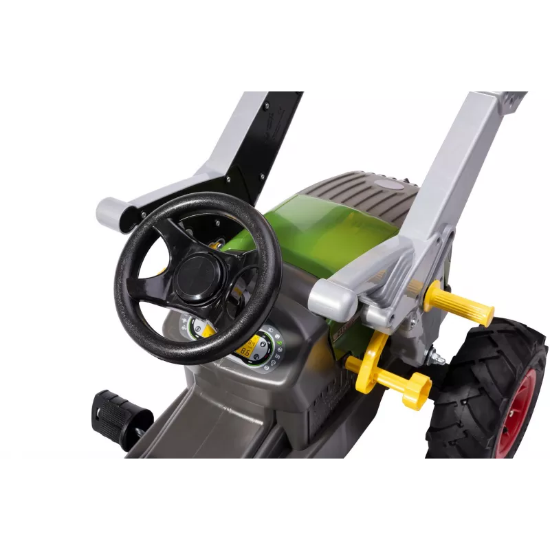 Tractor Fendt 211 Vario con pala a pedales