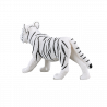 Cachorro de tigre blanco de pie