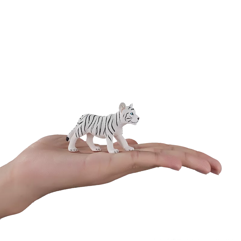 Cachorro de tigre blanco de pie